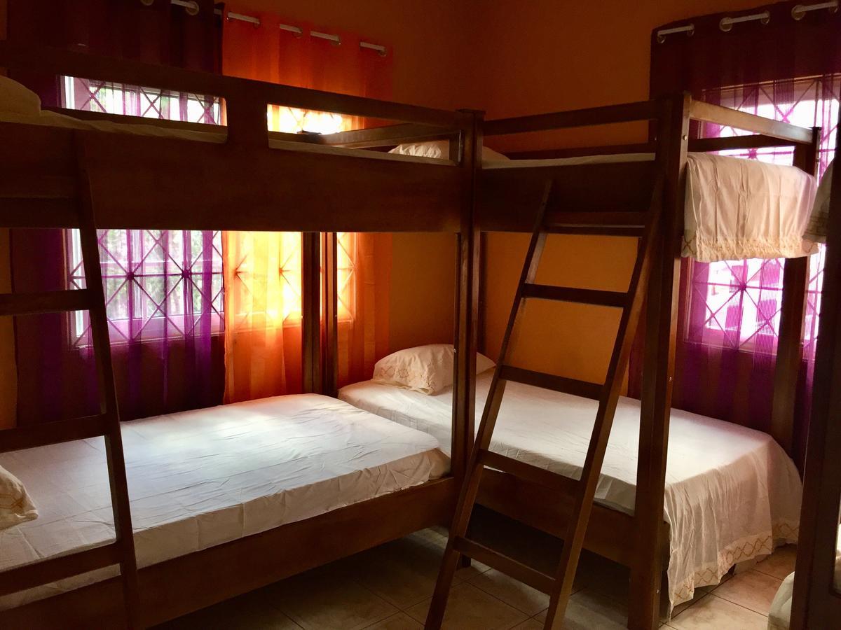 Yaad Hostel Бухта Монтего Экстерьер фото
